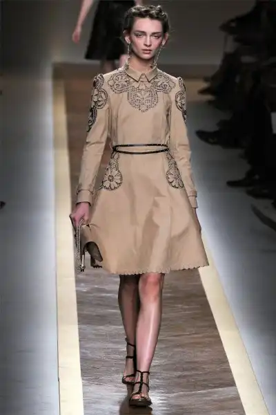 Показ Valentino (весна 2012) на неделе моды в Париже
