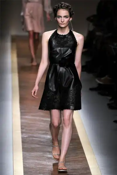 Показ Valentino (весна 2012) на неделе моды в Париже