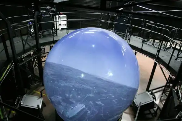 Самый реалистичный лётный симулятор с 360-градусным обзором от компании Barco