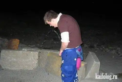 По малой нужде.