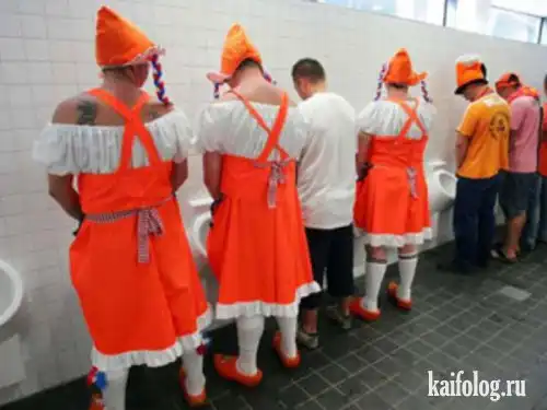 По малой нужде.