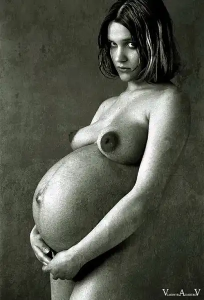 Обнаженные беременные.