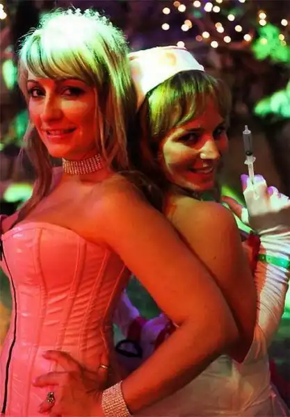 Хеллоуин в резиденции Playboy.