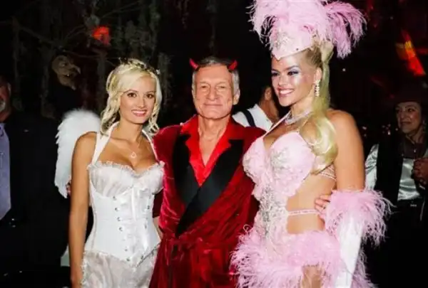 Хеллоуин в резиденции Playboy.