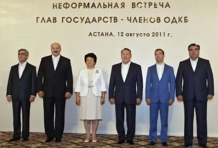 Неформальная встреча (Фотожаба) Неформальная встреча (Фотожаба)