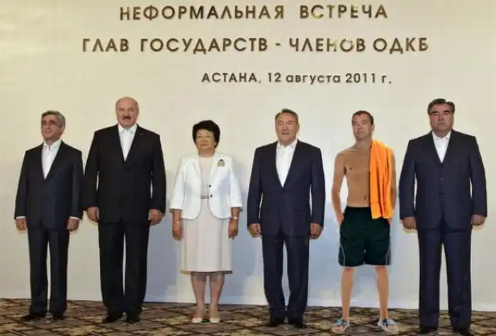 Неформальная встреча (Фотожаба) Неформальная встреча (Фотожаба)