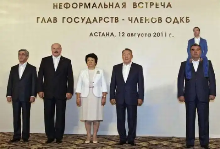 Неформальная встреча (Фотожаба) Неформальная встреча (Фотожаба)