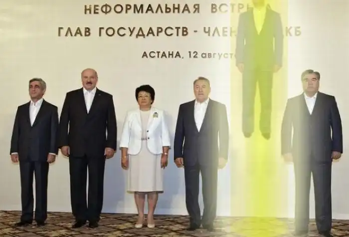 Неформальная встреча (Фотожаба) Неформальная встреча (Фотожаба)