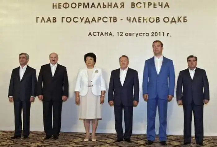 Неформальная встреча (Фотожаба) Неформальная встреча (Фотожаба)