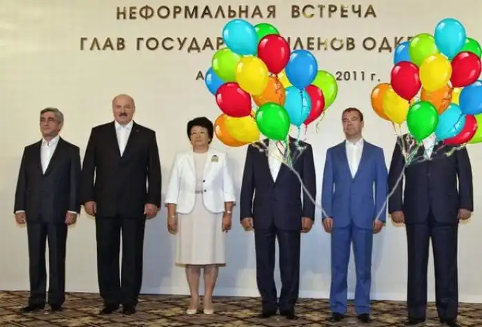 Неформальная встреча (Фотожаба) Неформальная встреча (Фотожаба)