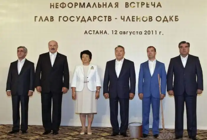 Неформальная встреча (Фотожаба) Неформальная встреча (Фотожаба)