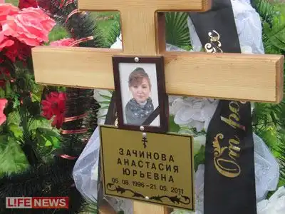 Школьница повесилась из-за конца света ( 3 фото)