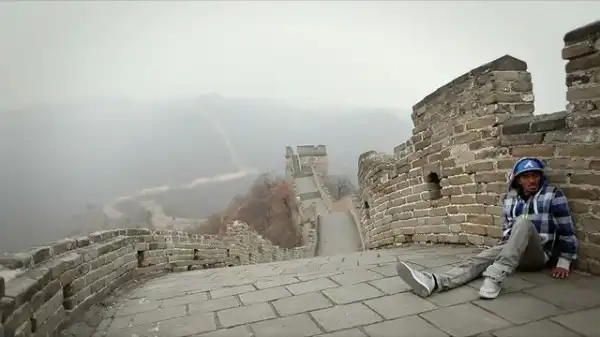 Сногсшибательный танец под дабстеп на Великой Китайской стене
