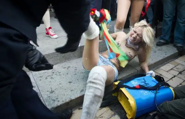 Новые выступления Femen.