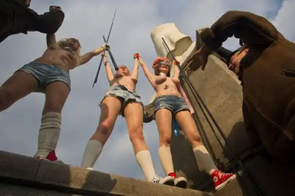 Новые выступления Femen.
