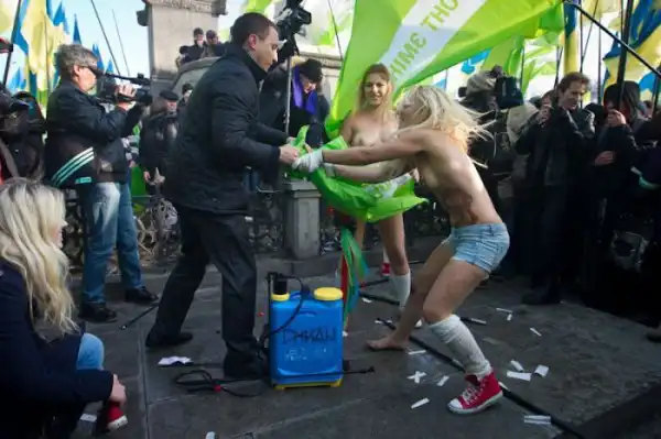 Новые выступления Femen.