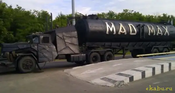 Грузовик Безумного Макса