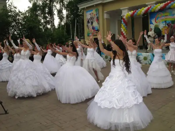 Праздник белого платья