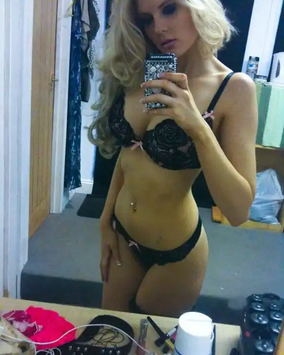 Девушки и iPhone. Часть 2 Девушки и iPhone. Часть 2