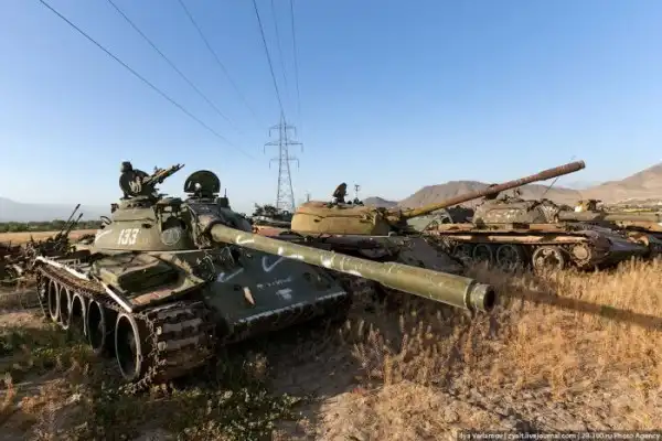 Кладбища военной техники.