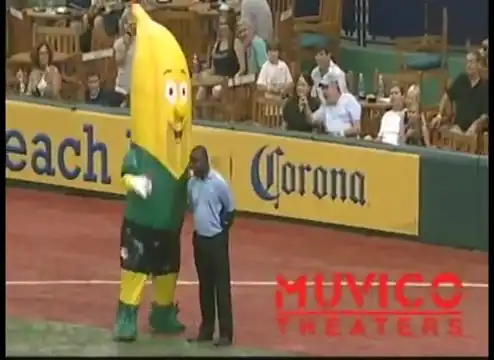 Банан учится танцевать