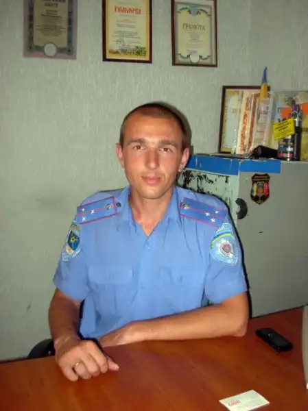 Полицейские разных стран и их заработки