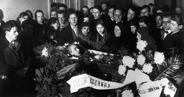 Посмертные фотографии знаменитостей