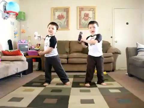 Танцующие близнецы