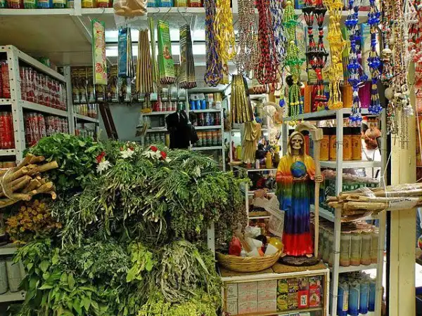 Рынок для шаманов и колдунов.