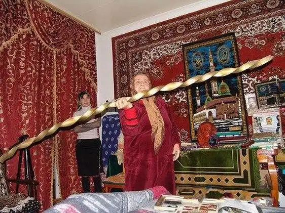Сакинат Ханапиева - самая сильная в мире бабушка (5 фотографий)
