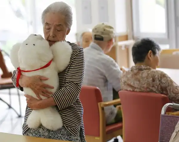 Медицинский робот для пожилых людей, переживших цунами
