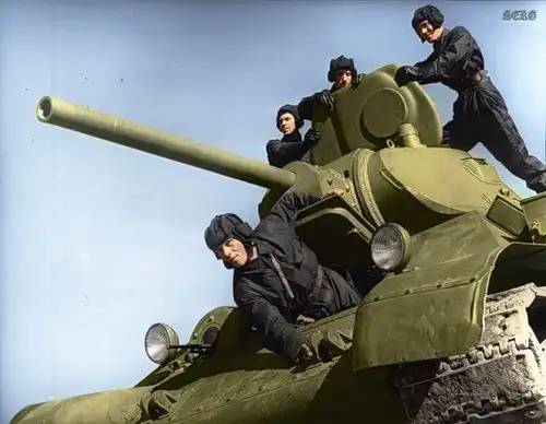 Цветные фотографии советских солдат во Второй Мировой