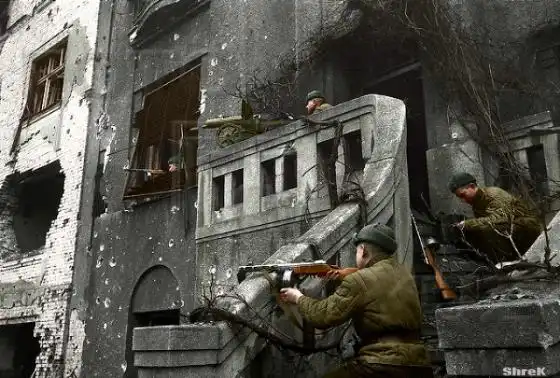 Цветные фотографии советских солдат во Второй Мировой