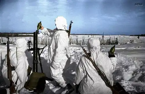 Цветные фотографии советских солдат во Второй Мировой