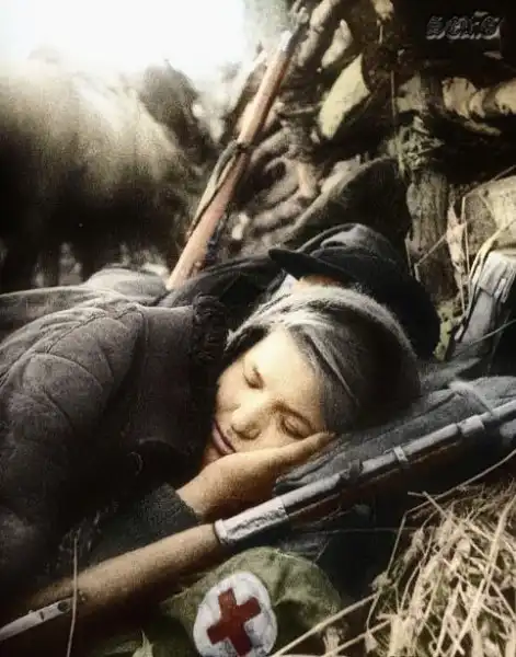 Цветные фотографии советских солдат во Второй Мировой
