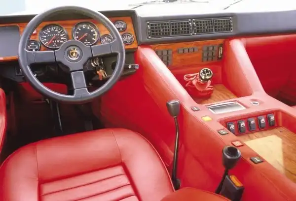 Lamborghini LM 002 внедорожник-суперкар Lamborghini LM 002 внедорожник-суперкар