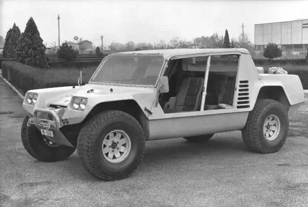 Lamborghini LM 002 внедорожник-суперкар