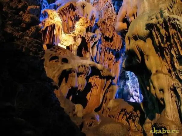 Цветные пещеры