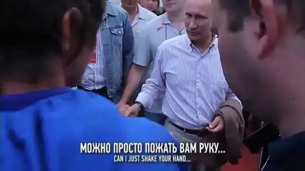 Путин лапает избирательниц!Или как чувак облапал 1000 телок за видео!