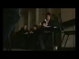 По контуру лица