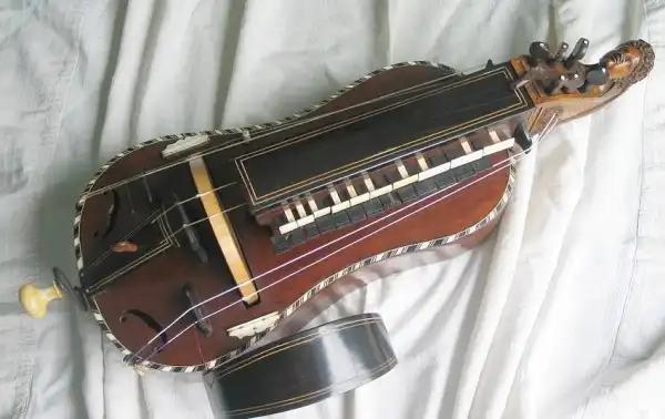 Колесная лира. Hurdy Gurdy (харди-гарди). Органиструм