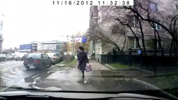 Вот, кто царапает машины ключом