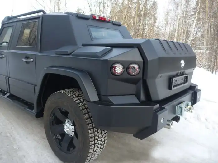 Российский бронированный внедорожник Т-98 "Комбат" Российский бронированный внедорожник Т-98 "Комбат"