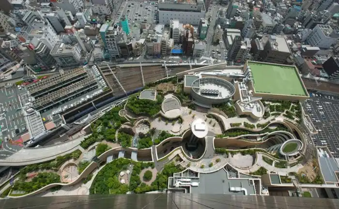 Японский 8-уровневый футуристический парк