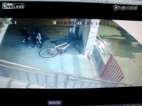 Велоугонщика жестоко наказали. Велоугонщика жестоко наказали.