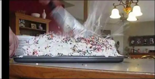 Розыгрыш: взрывающийся торт