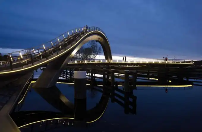 Мост Melkeweg в Нидерландах