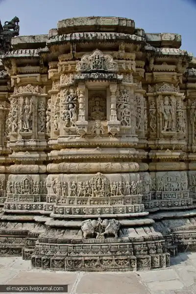 Индия. Ранакпур. Самый большой в мире джайнский храм
