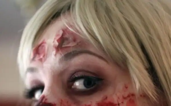 Страшный макияж девушки-зомби