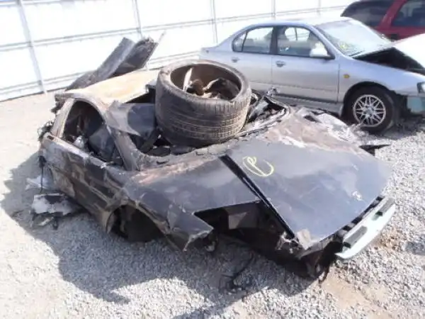 Продается Lamborghini. Требуется хорошая полировка и замена масла Продается Lamborghini. Требуется хорошая полировка и замена масла